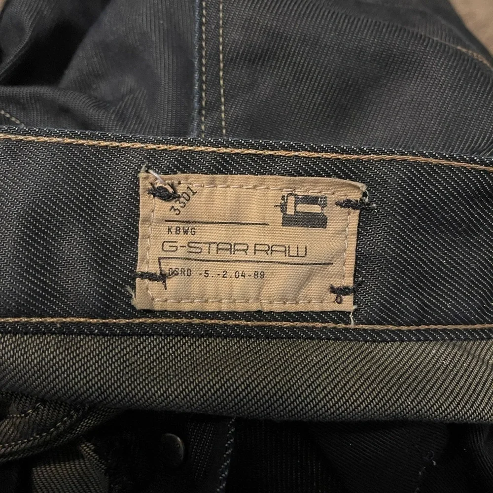 G-Star Raw 3301 vintage men size 28 jeans in dark denim wash/minor distressing